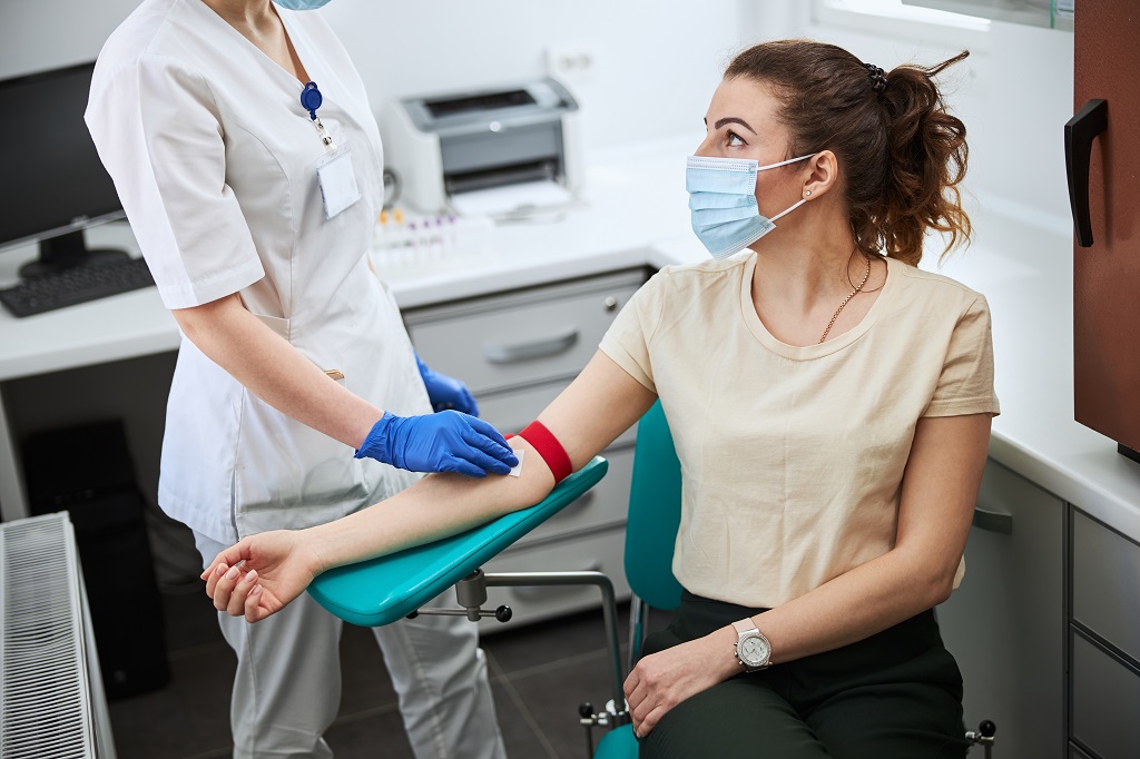 Nurse proving skills on her phlebotomist resume