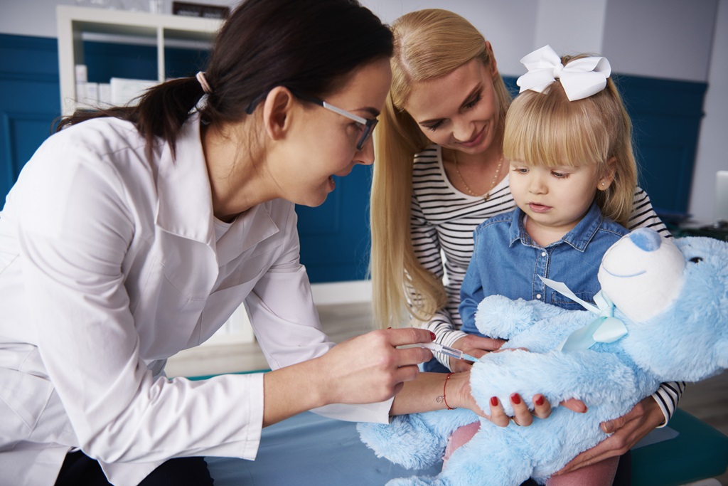 a pediatric nurse assistant accommodating her patient