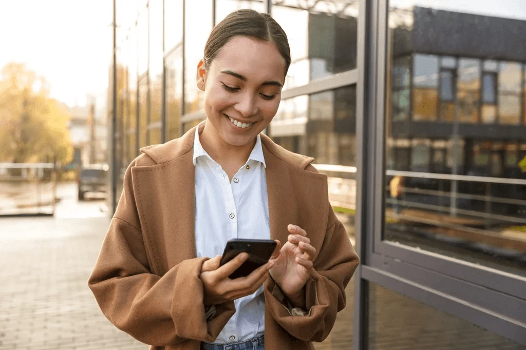 applicant sending an email after interview through her phone