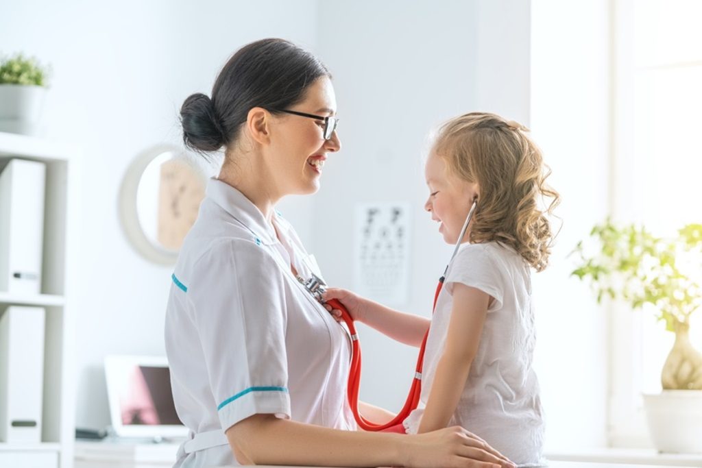 nurse assistant technique in examining a child