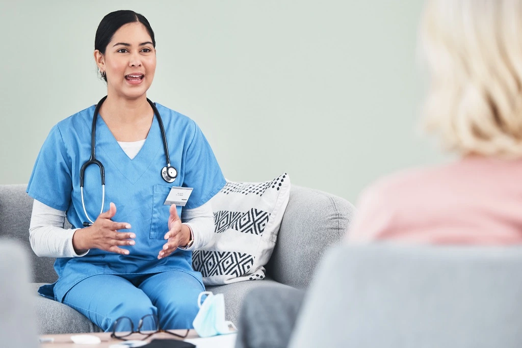 nurse practitioner confidently answering nurse practitioner interview questions during a discussion