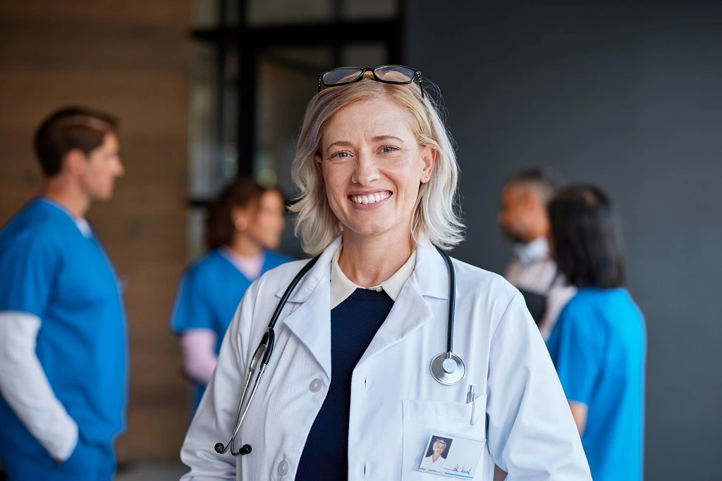 nurse practitioner in a hospital setting ready to answer nurse practitioner interview questions