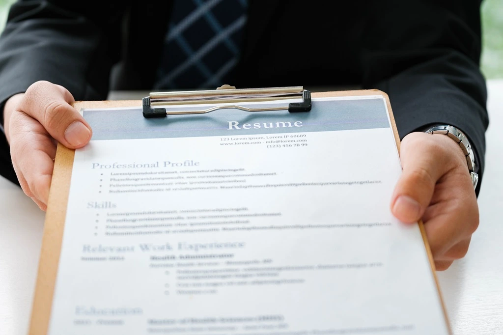 man presenting his travel nurse resume