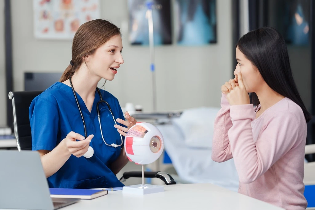 nurse talking to patient showcasing effective communication skills in healthcare