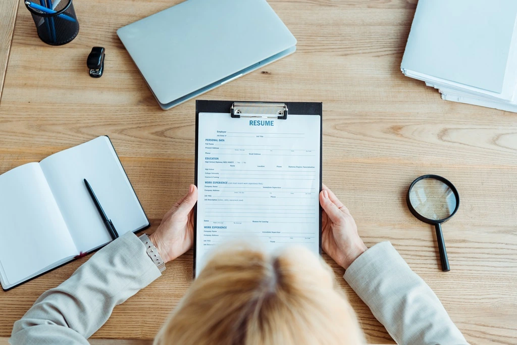 healthcare professional drafting that will contain hipaa compliance on resume